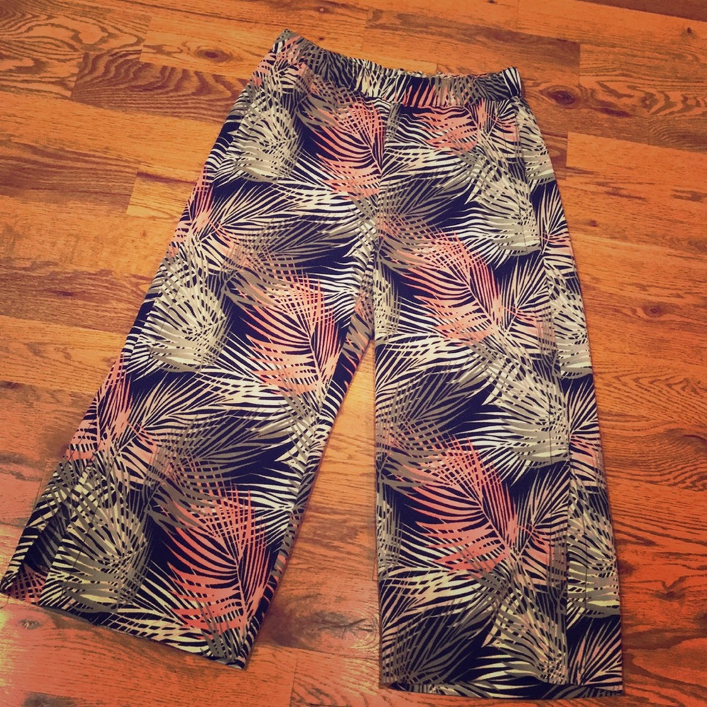 White House Black Market Wide Leg Crop Pants NWT's Size 2